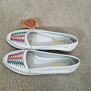 The Leather Collection Vintage Braided Flats sz 6
